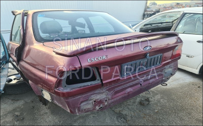 Ford Escort Bagaj Kapağı