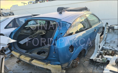 Ford Focus 1 Coupe Sağ Ön Kapı